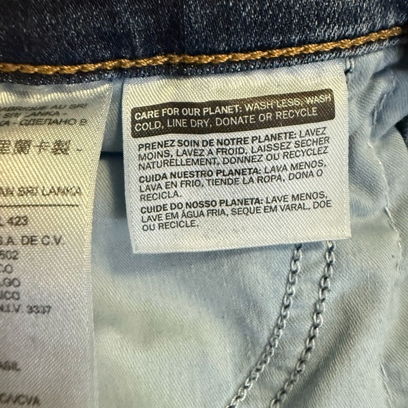 Levi's Light Blue Denim with Eco Care - Picture 2 of 6